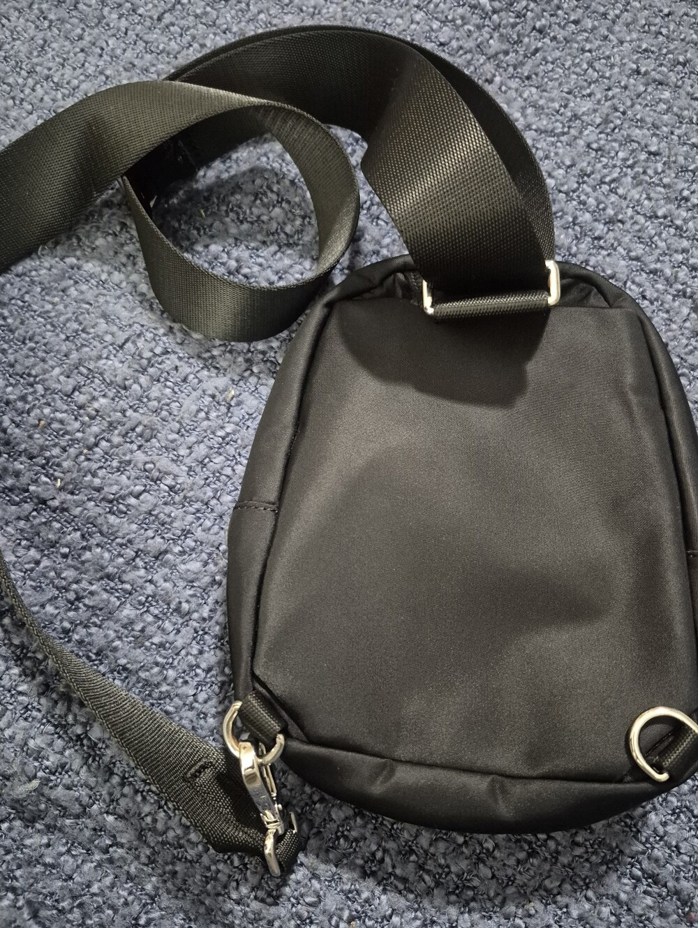Lululemon Everywhere Sling Bag Small 2L - Picture 2 of 4